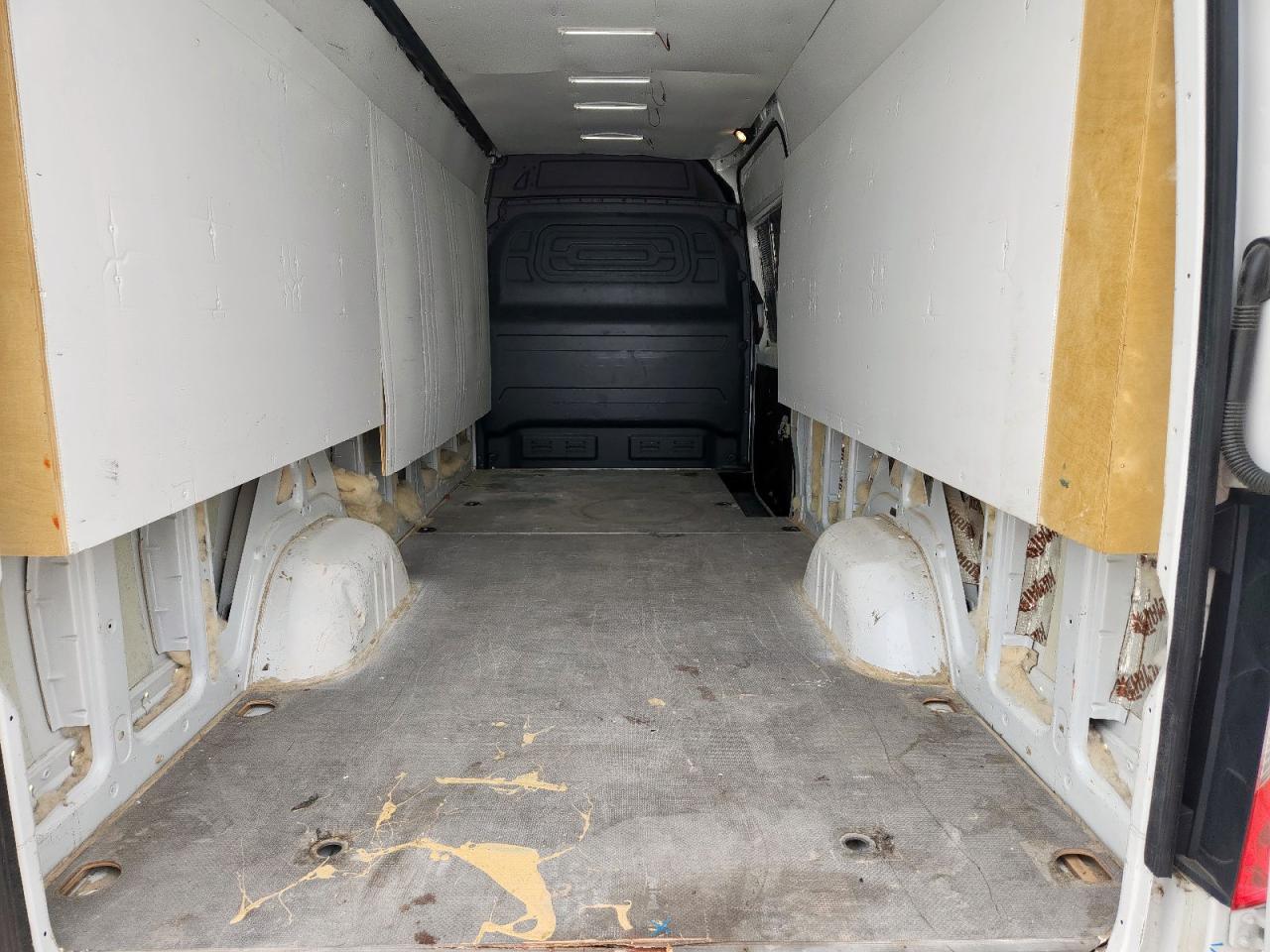 Mercedes-Benz Sprinter 2500 Image 11