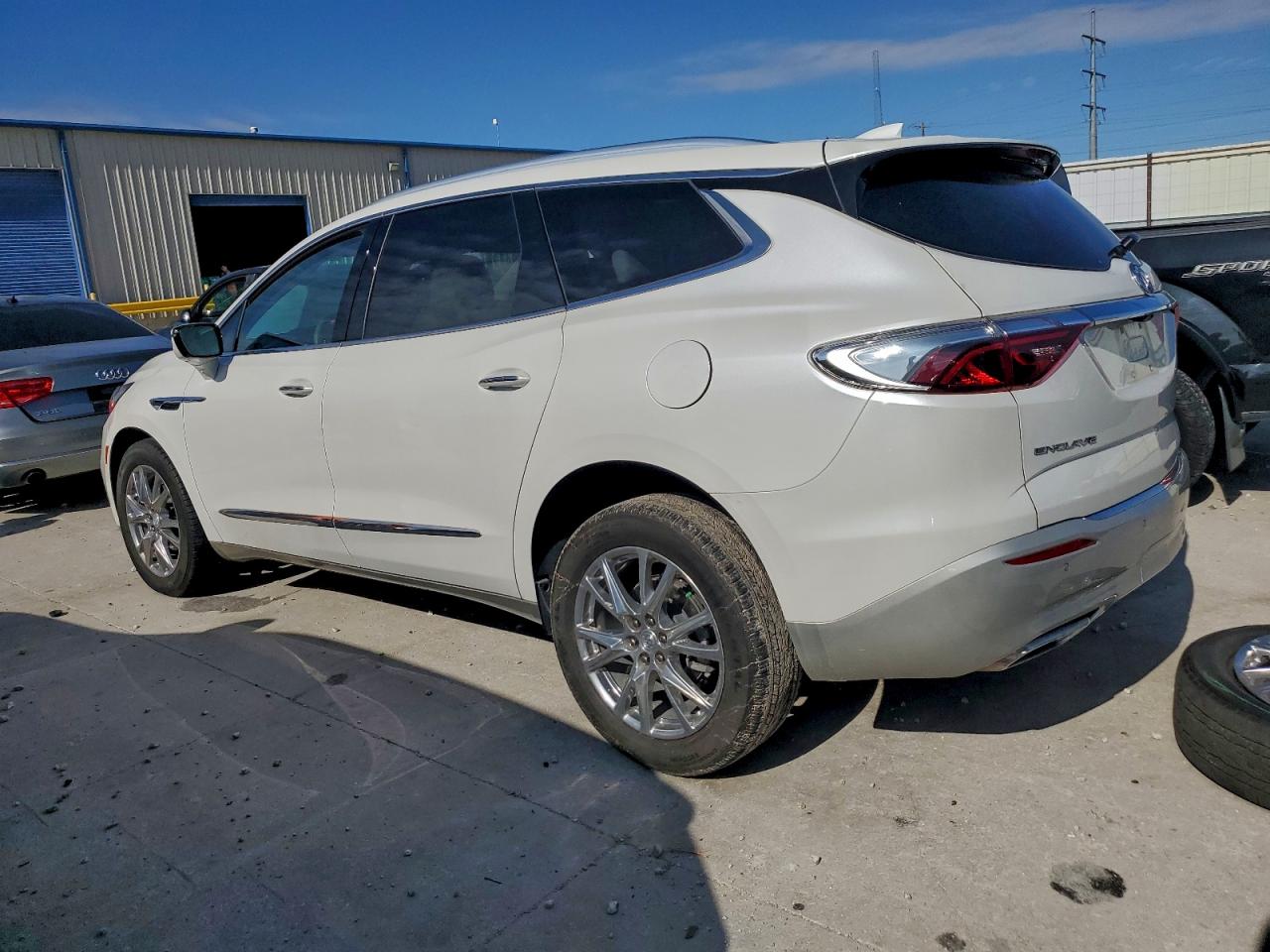 Buick Enclave Essence Image 12