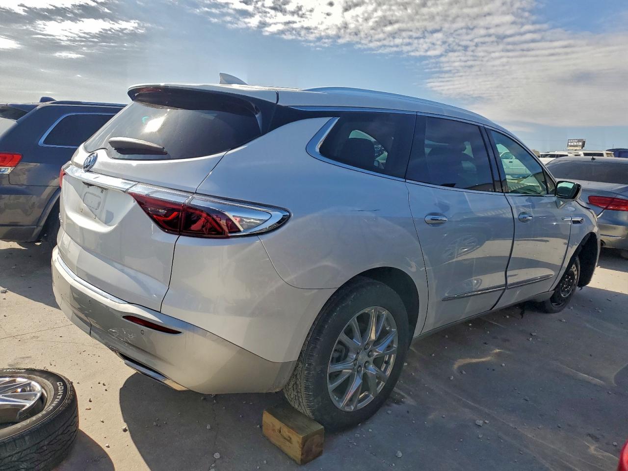 Buick Enclave Essence Image 14