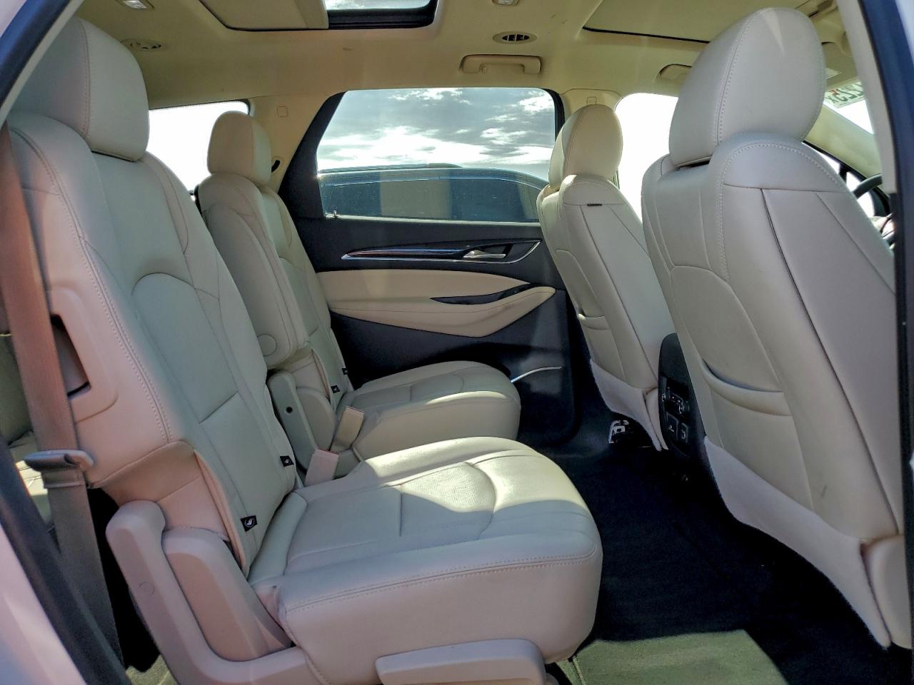 Buick Enclave Essence Image 6