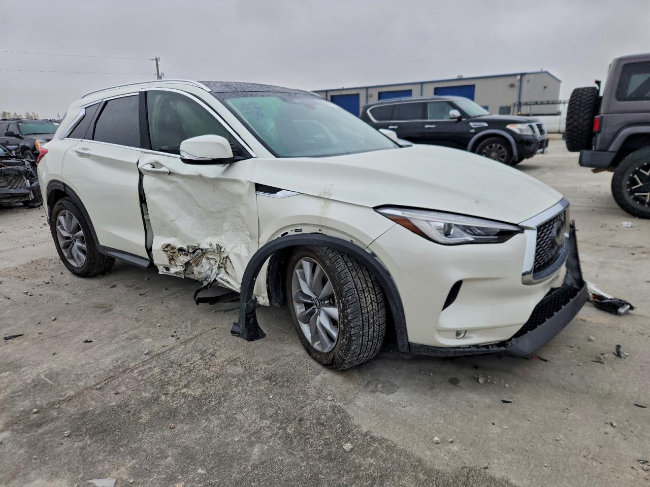 INFINITI Qx Luxe Image 3