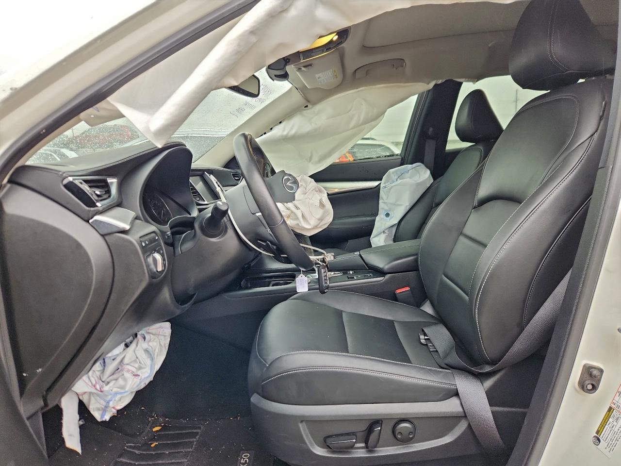 INFINITI Qx Luxe Image 2