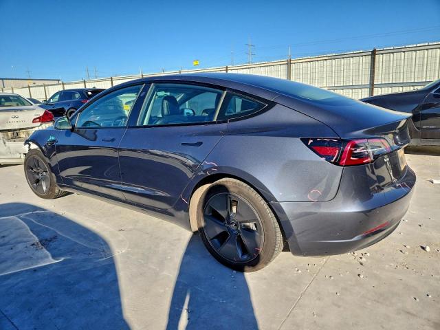 Tesla Model 3 Image 4