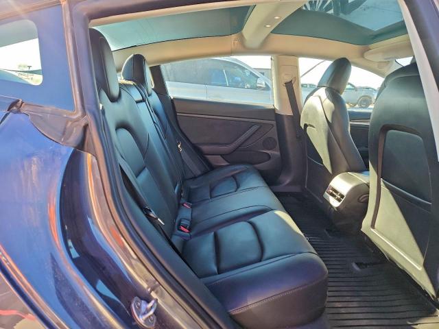 Tesla Model 3 Image 8