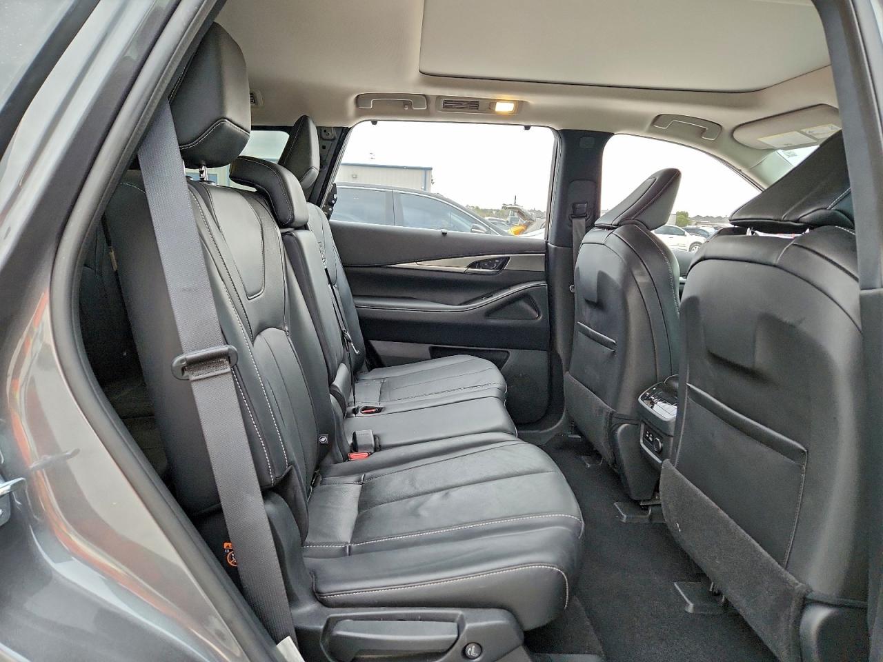 INFINITI Qx Luxe Image 9
