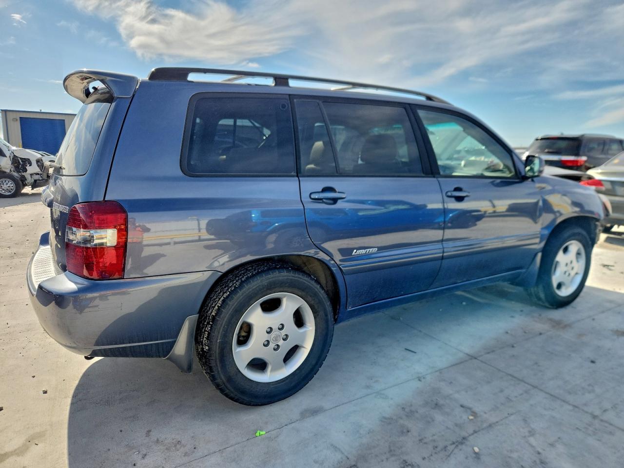 Toyota Highlander Sport Image 2