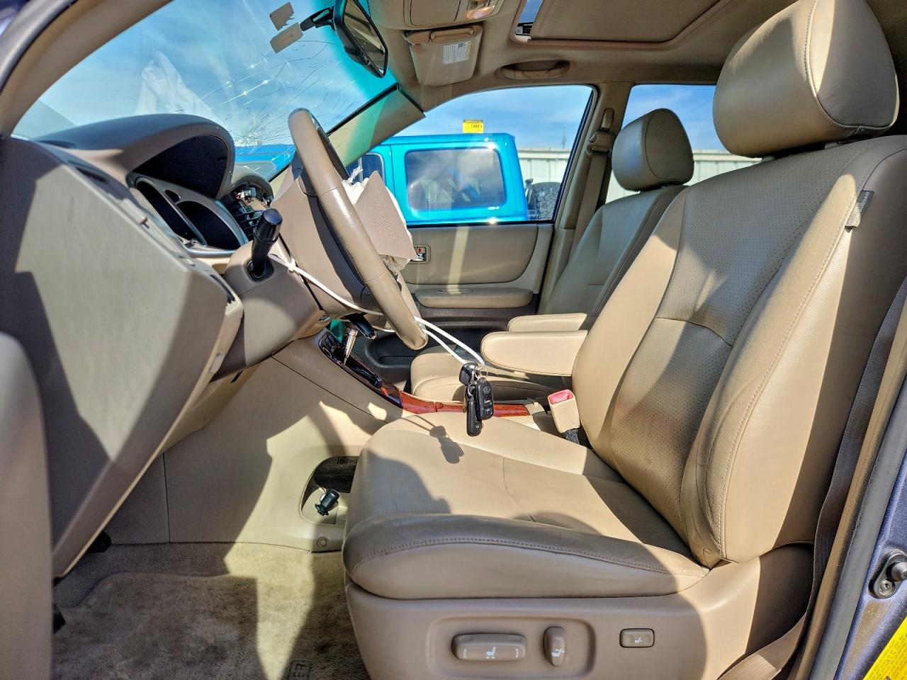 Toyota Highlander Sport Image 3