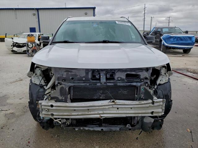 Ford Explorer Xlt Image 6