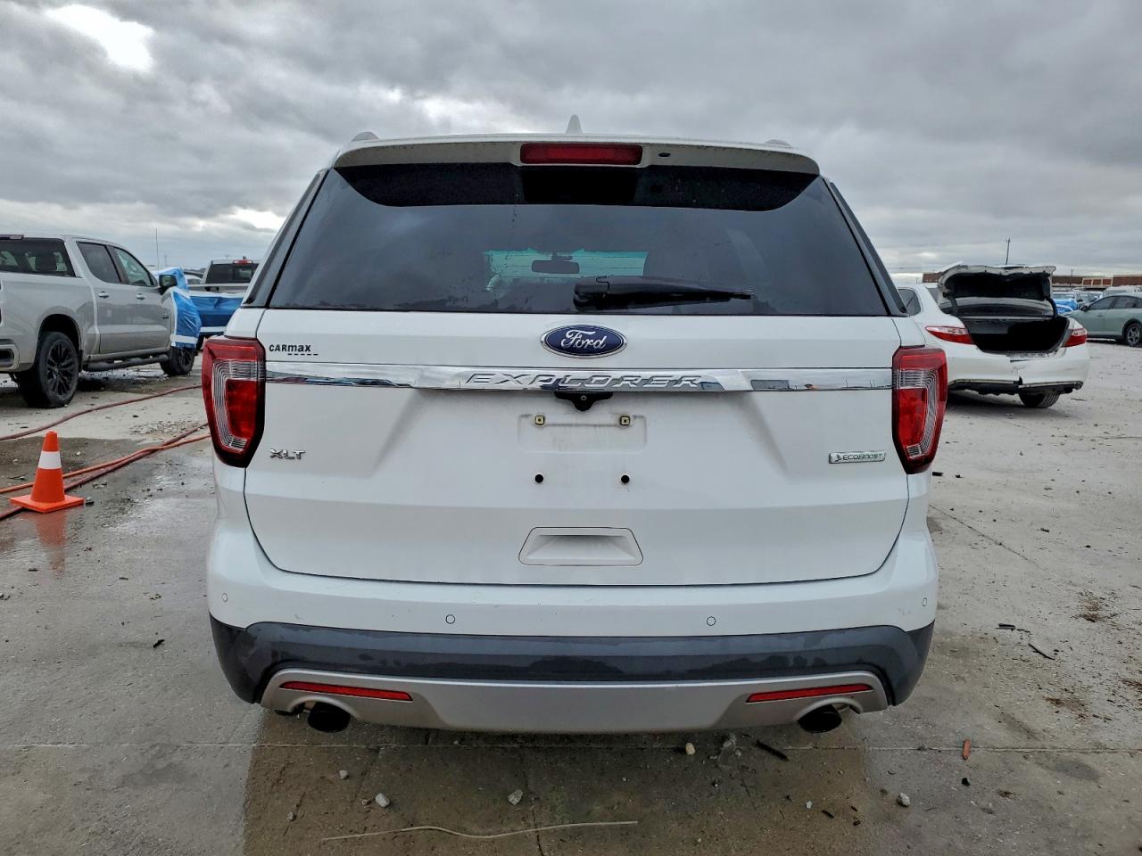 Ford Explorer Xlt Image 2