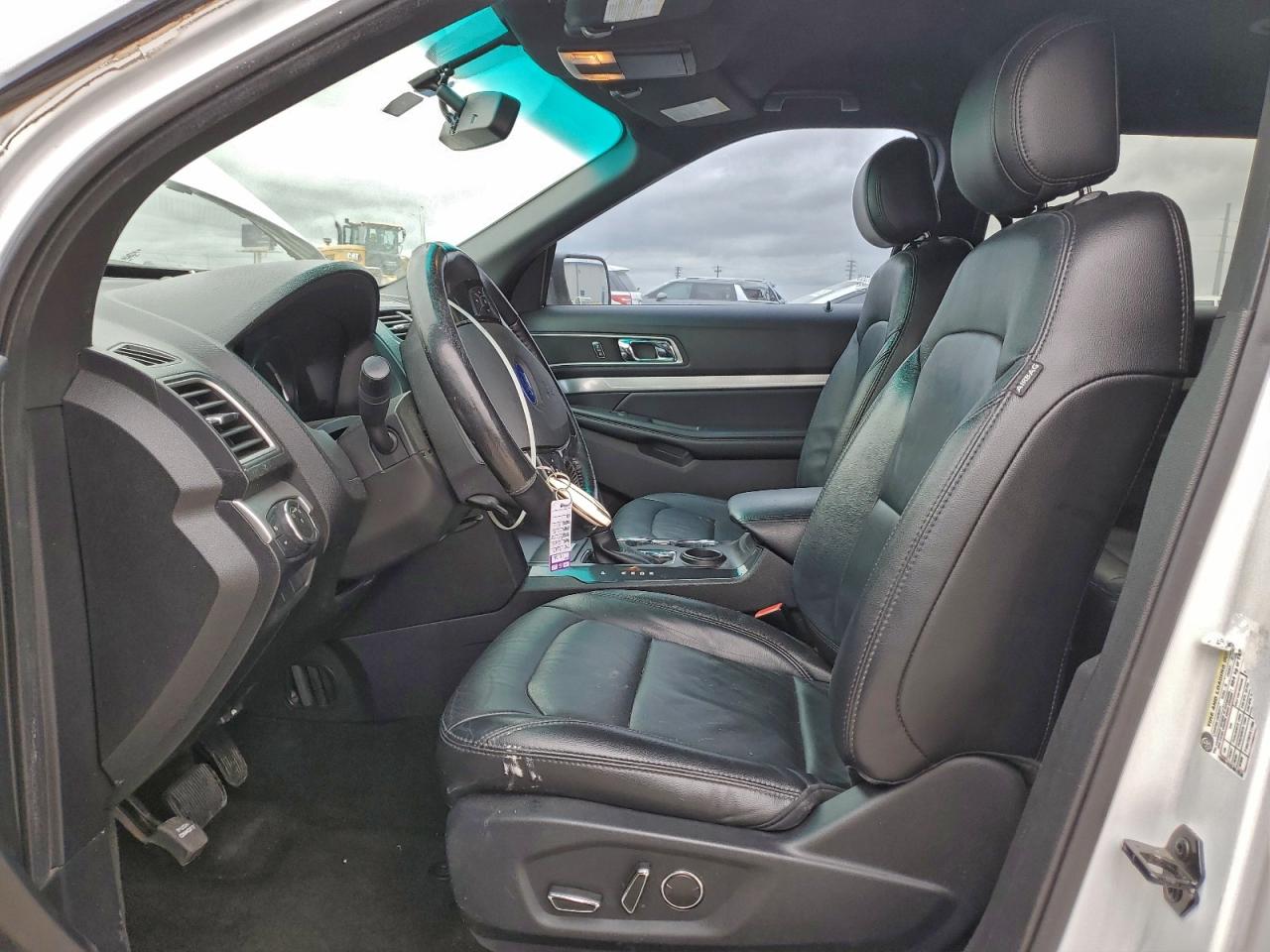 Ford Explorer Xlt Image 5