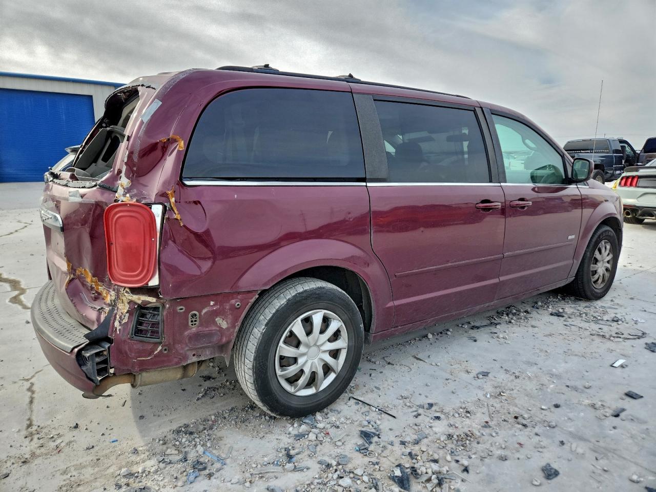 Chrysler Minivan Touring Image 4