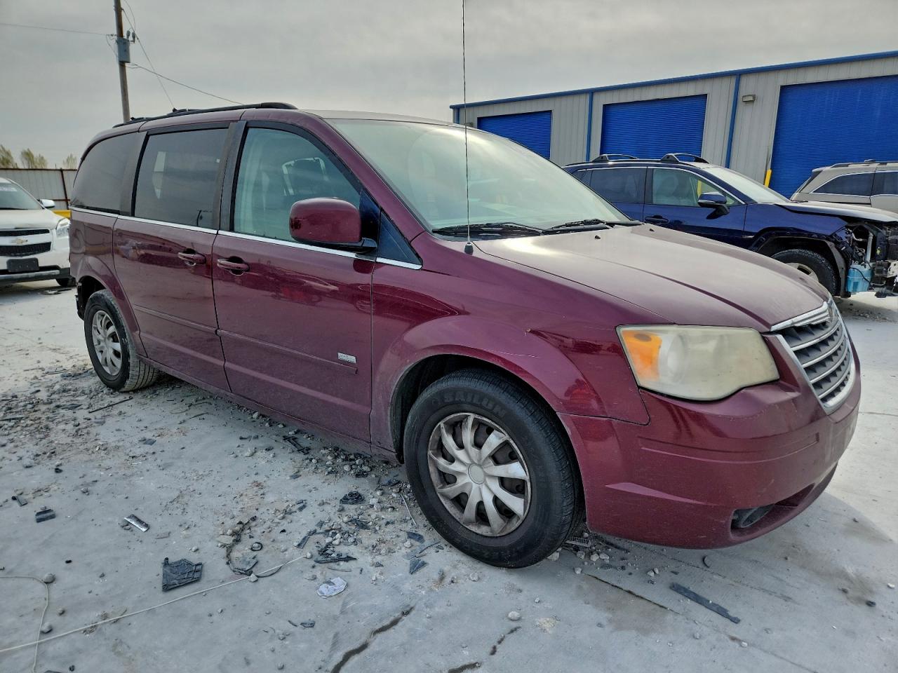 Chrysler Minivan Touring Image 8