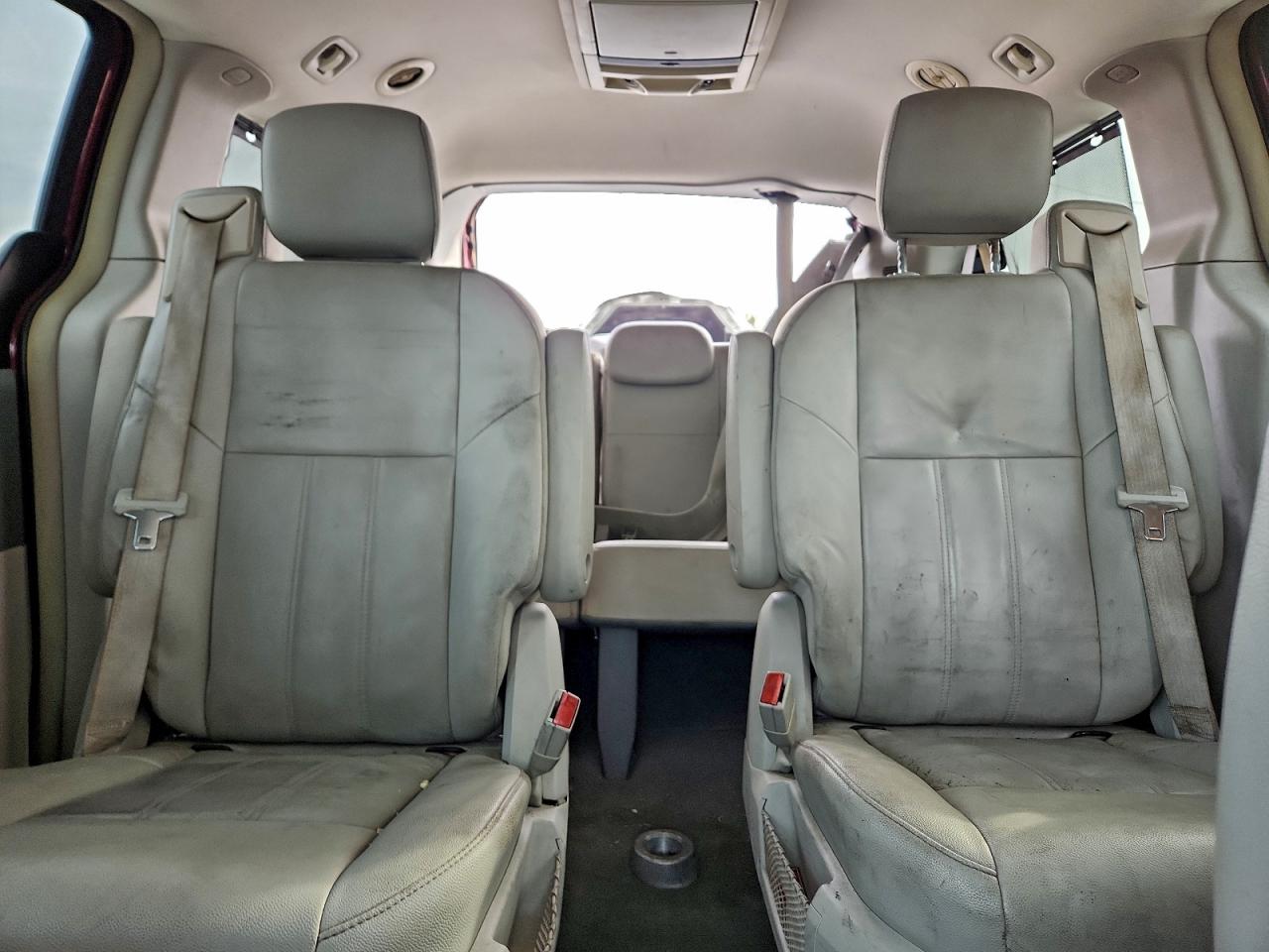Chrysler Minivan Touring Image 11