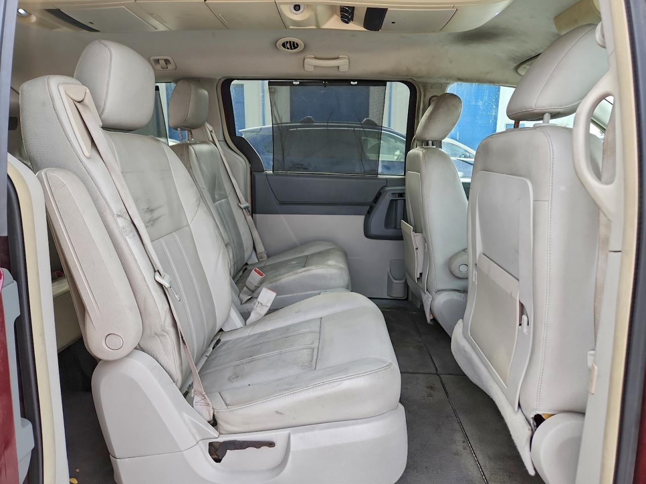 Chrysler Minivan Touring Image 13