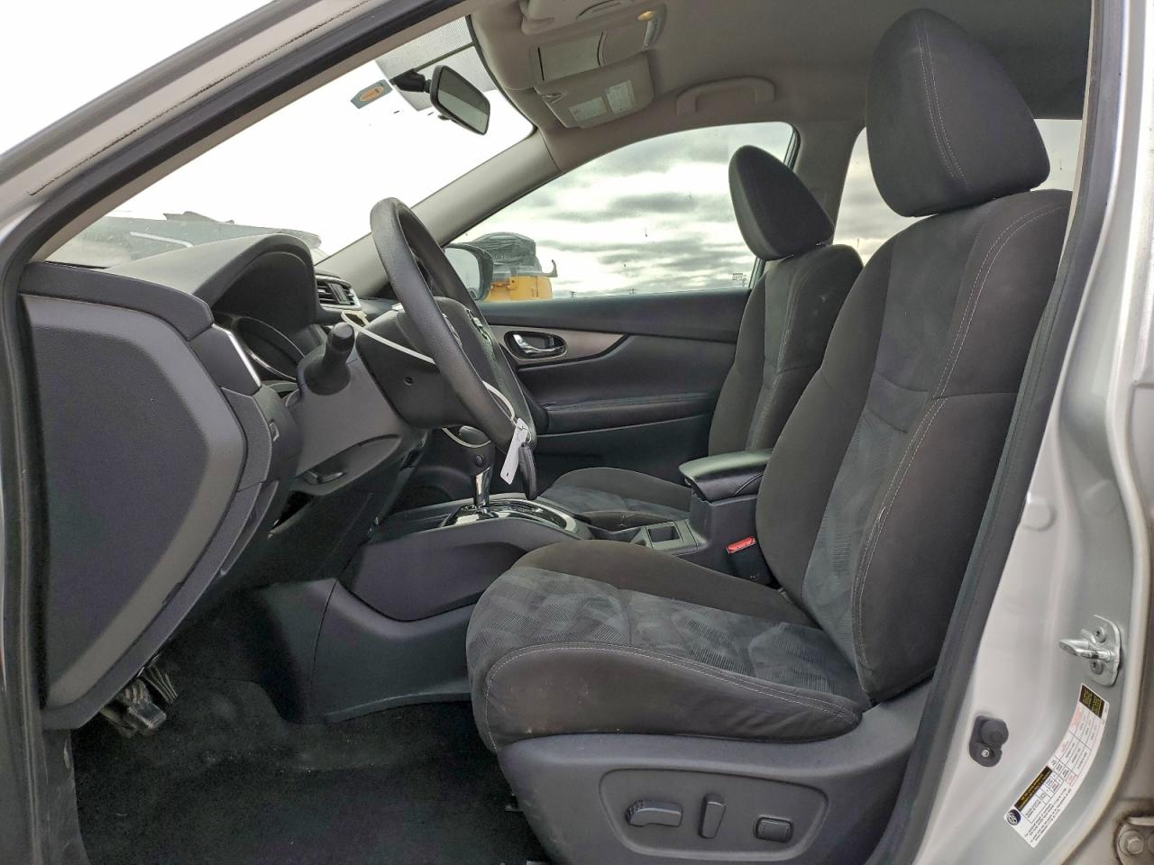 Nissan Rogue S Image 6