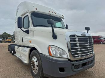  Salvage Freightliner Cascadia 1