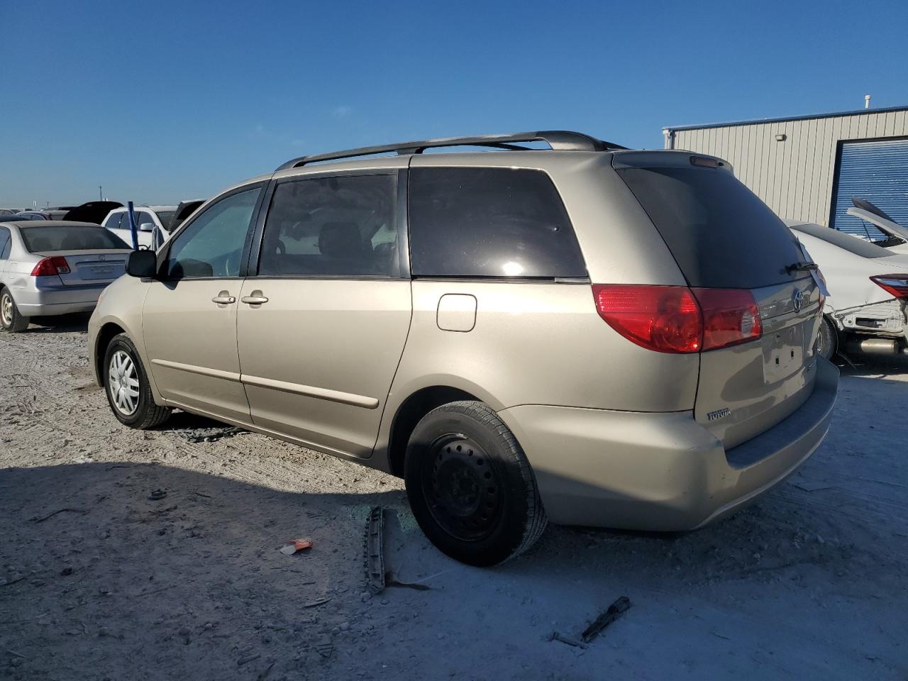 Toyota Sienna Ce Image 2