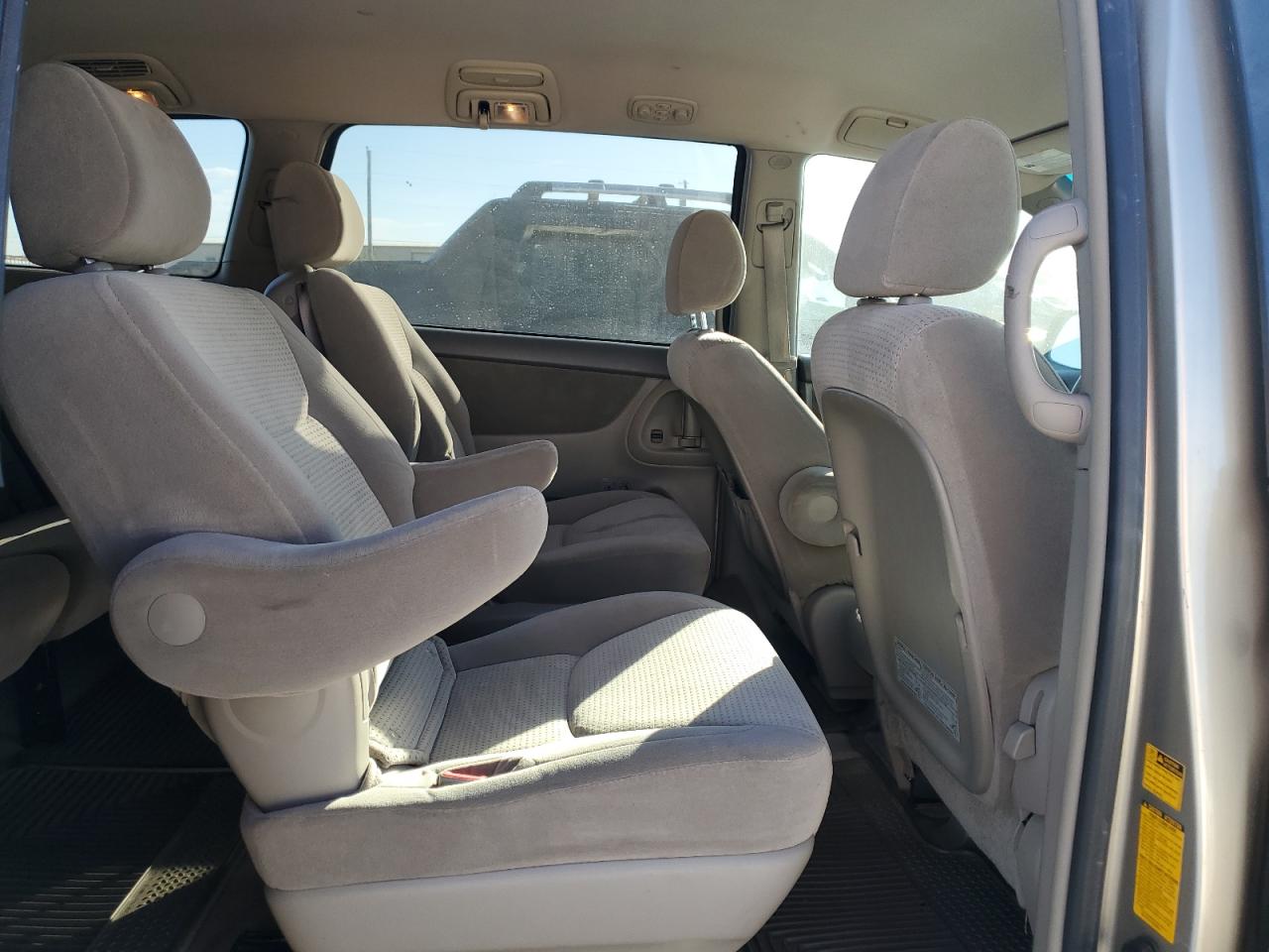 Toyota Sienna Ce Image 10