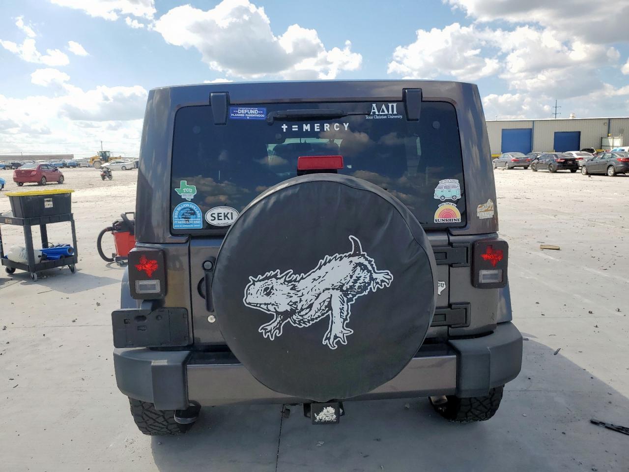 Jeep Wrangler Sahara Image 11