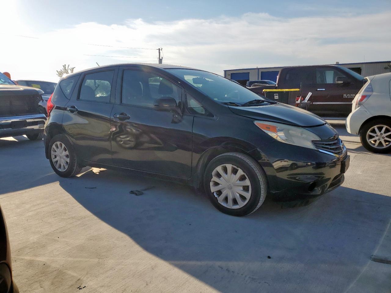 Nissan Versa S Image 2