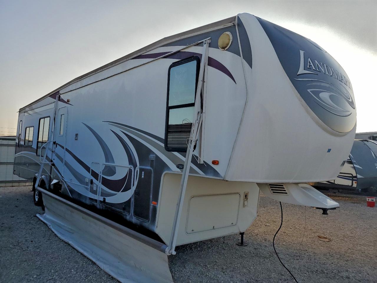 Heart Land Landmark Image 1