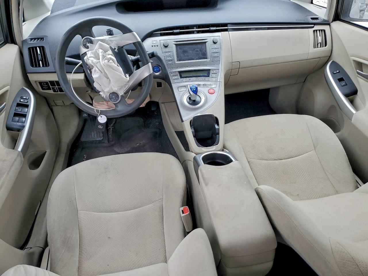 Toyota Prius Image 6