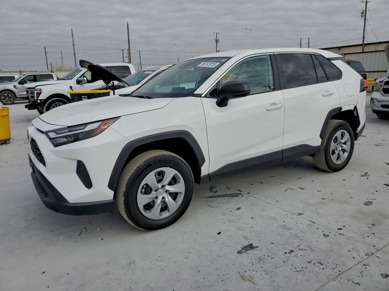 Toyota RAV4 Le Image 1