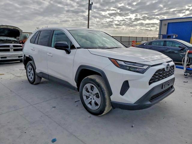Toyota RAV4 Le Image 5
