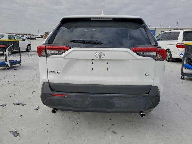 Toyota RAV4 Le Image 2