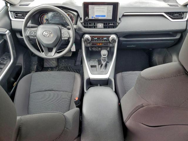 Toyota RAV4 Le Image 4