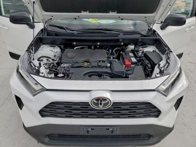 Toyota RAV4 Le Image 11