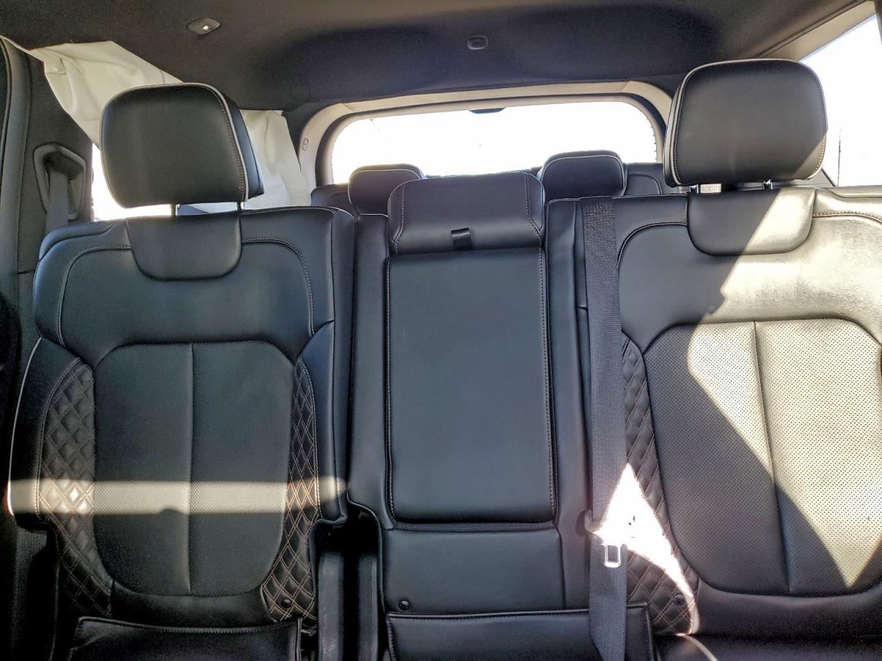 Jeep Grand Cherokee L Summit Image 2