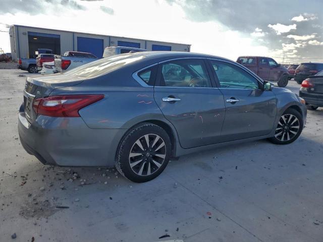 Nissan Altima 2.5 Image 9