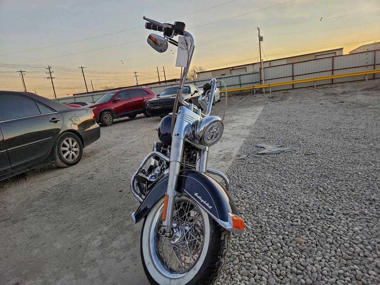 Harley-Davidson Fl Heritage Softail Classic Image 4