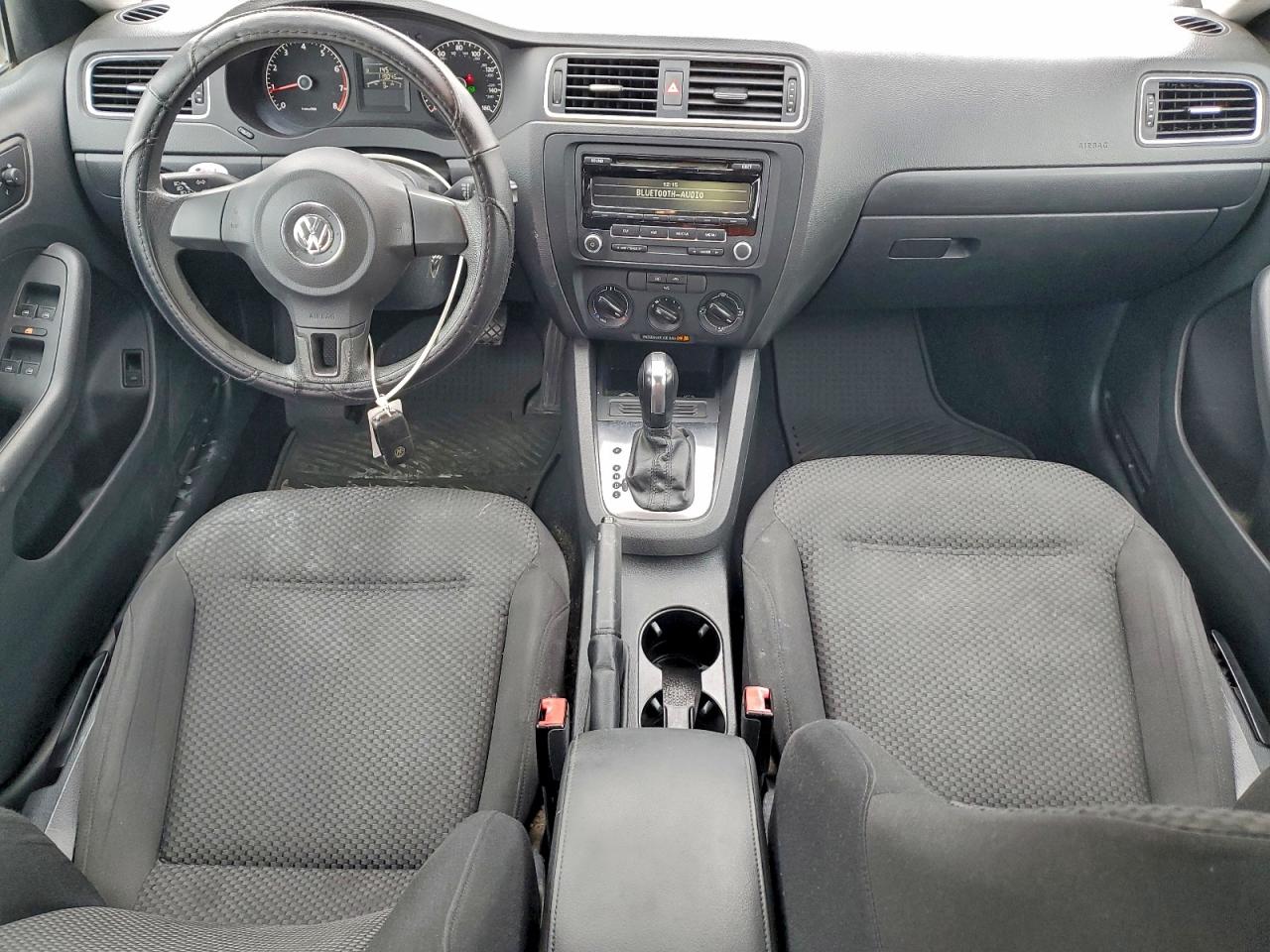 Volkswagen Jetta Base Image 3