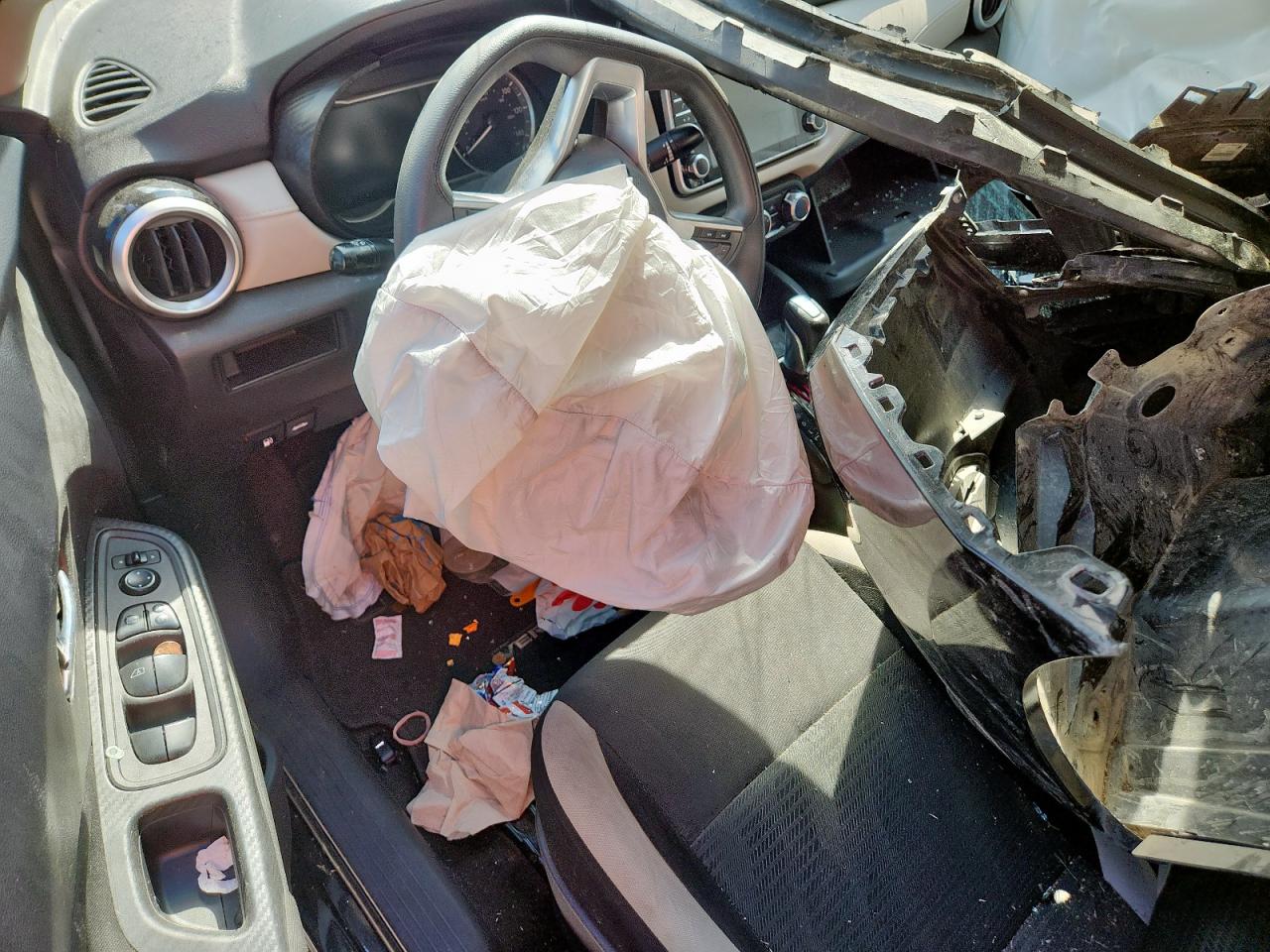 Nissan Versa Sv Image 5