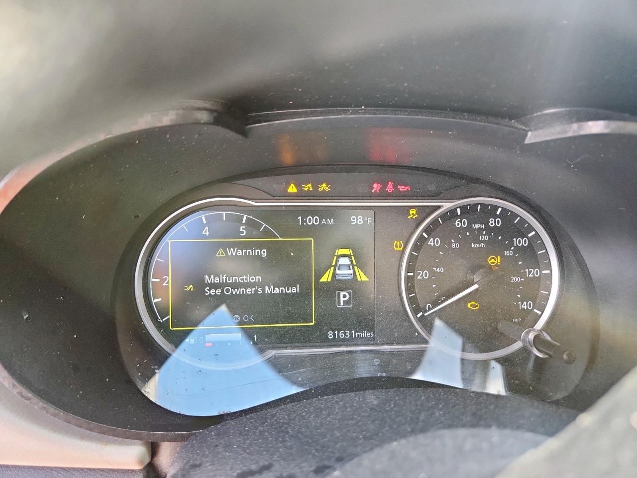 Nissan Versa Sv Image 4