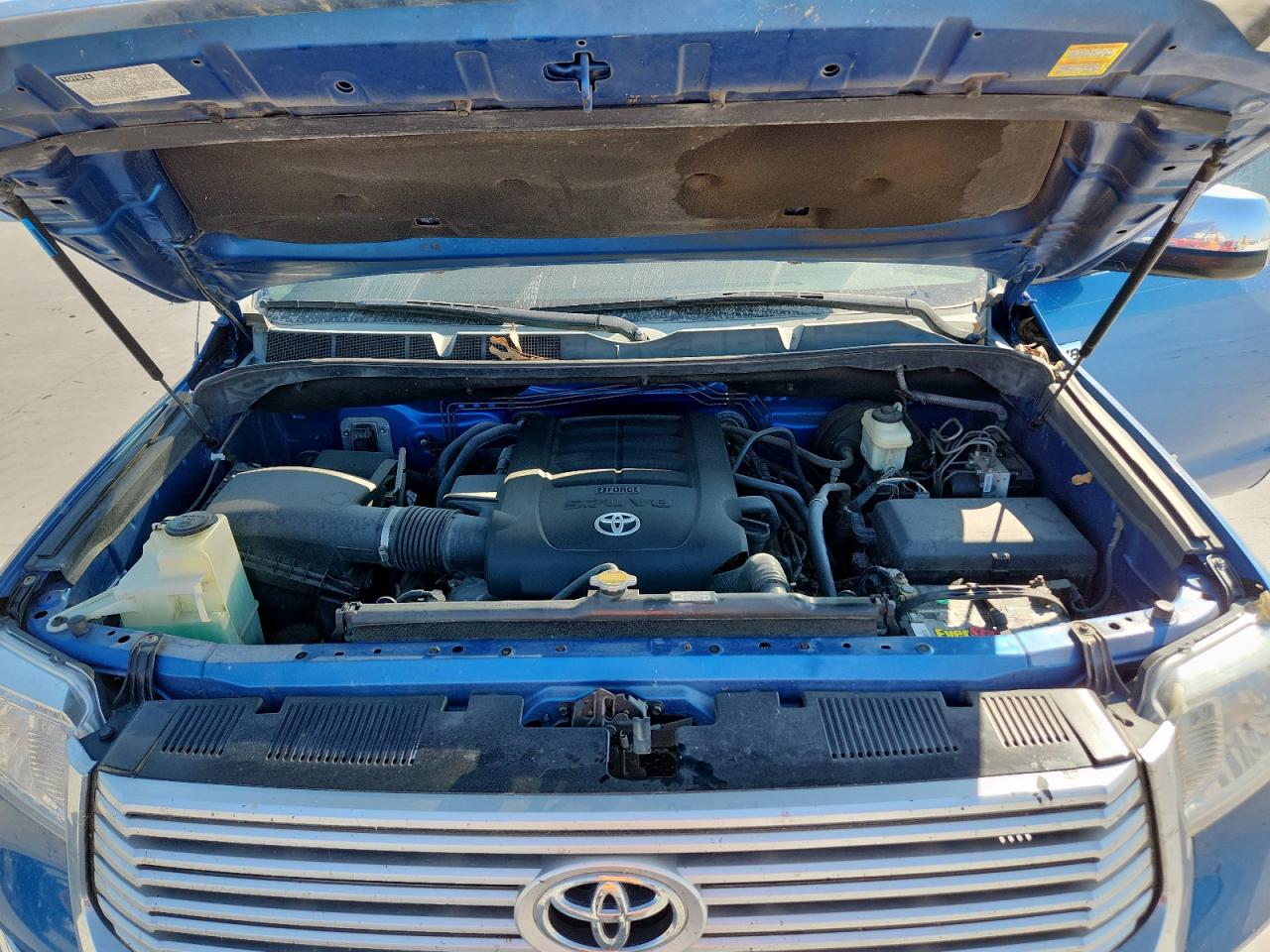 Toyota Tundra Crewmax Limited Image 3