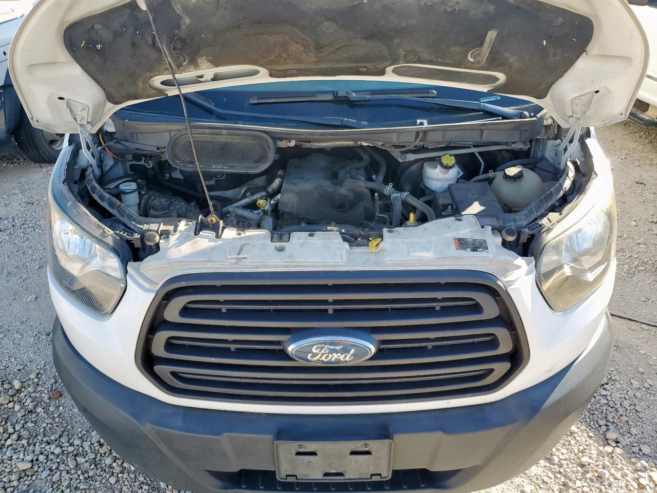 Ford Transit T-250 Image 4