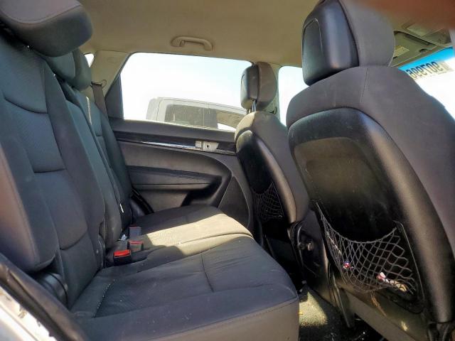 Kia Sorento Base Image 11