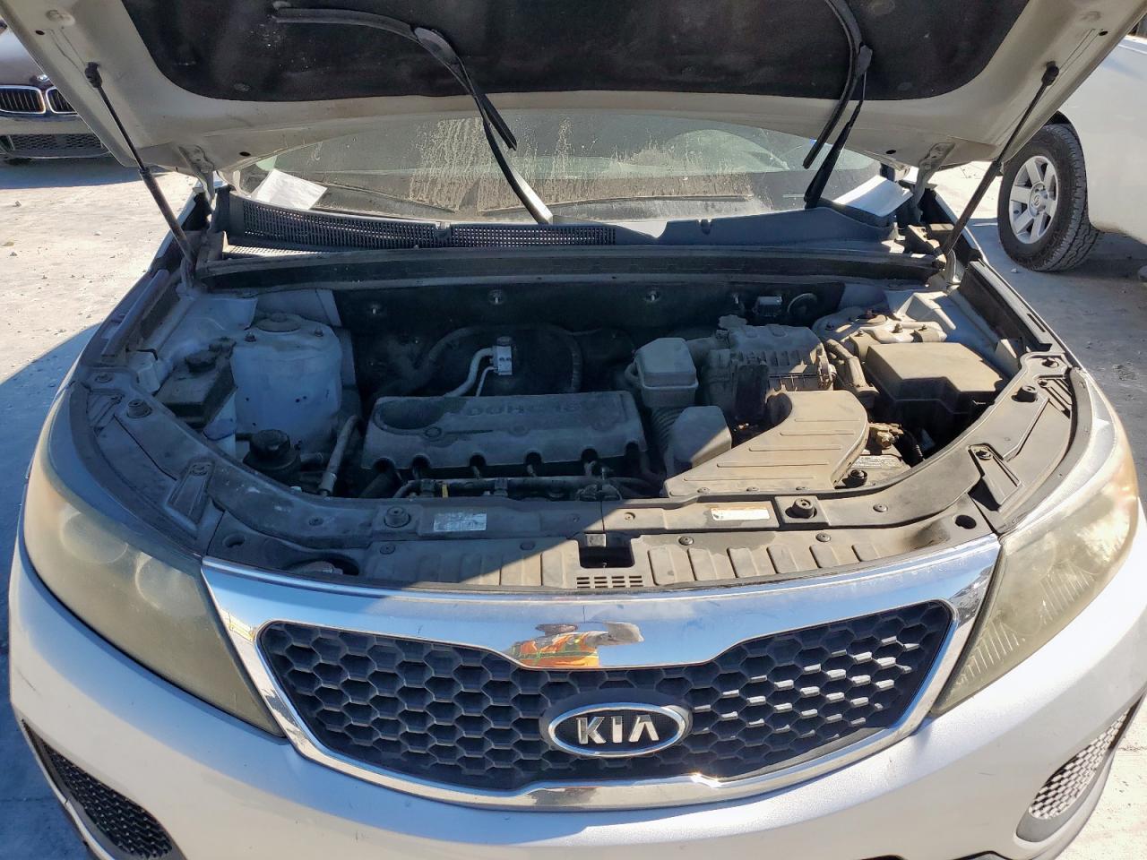 Kia Sorento Base Image 8