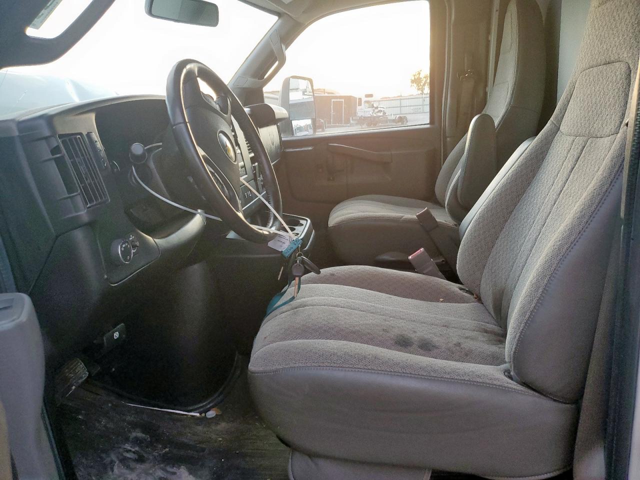 Chevrolet Express Image 13