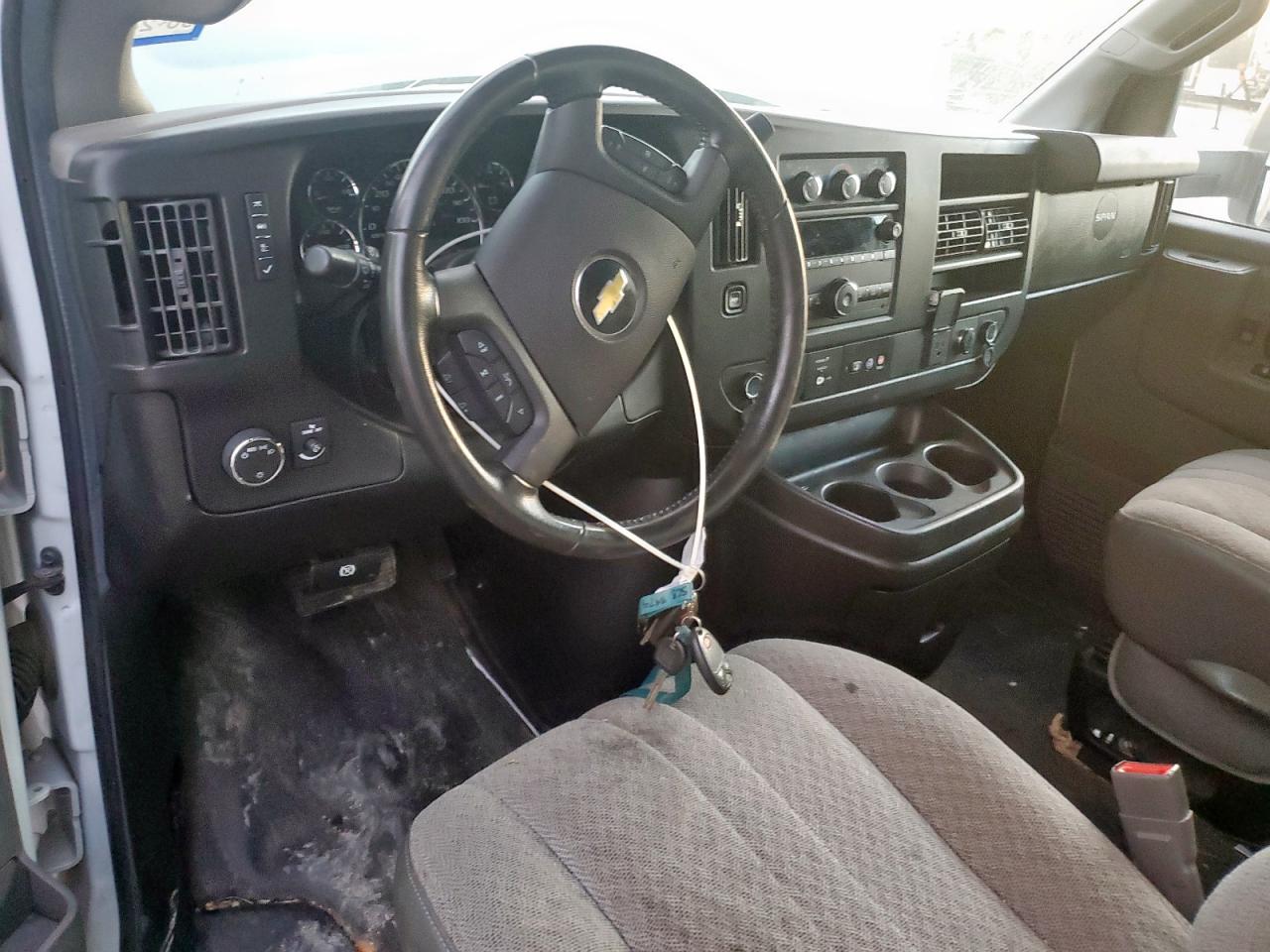 Chevrolet Express Image 3