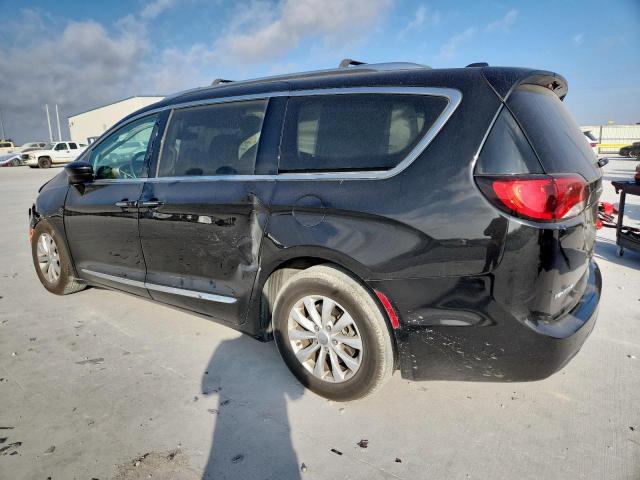 Chrysler Pacifica Touring L Image 2