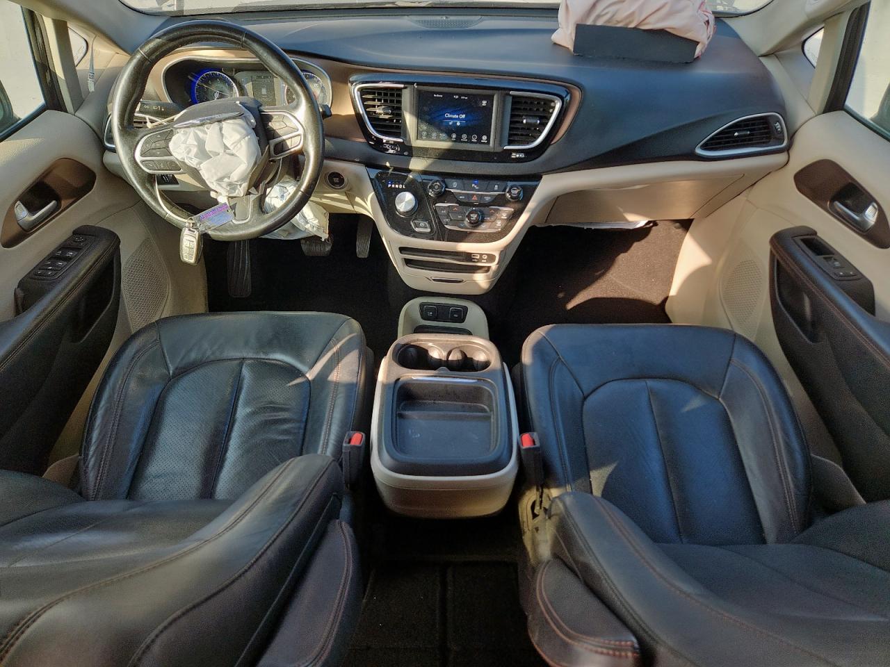 Chrysler Pacifica Touring L Image 11