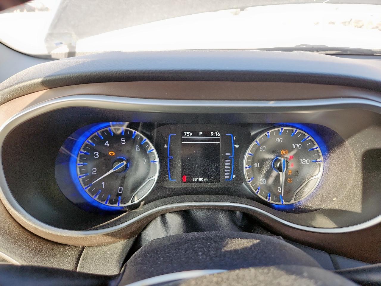 Chrysler Pacifica Touring L Image 13