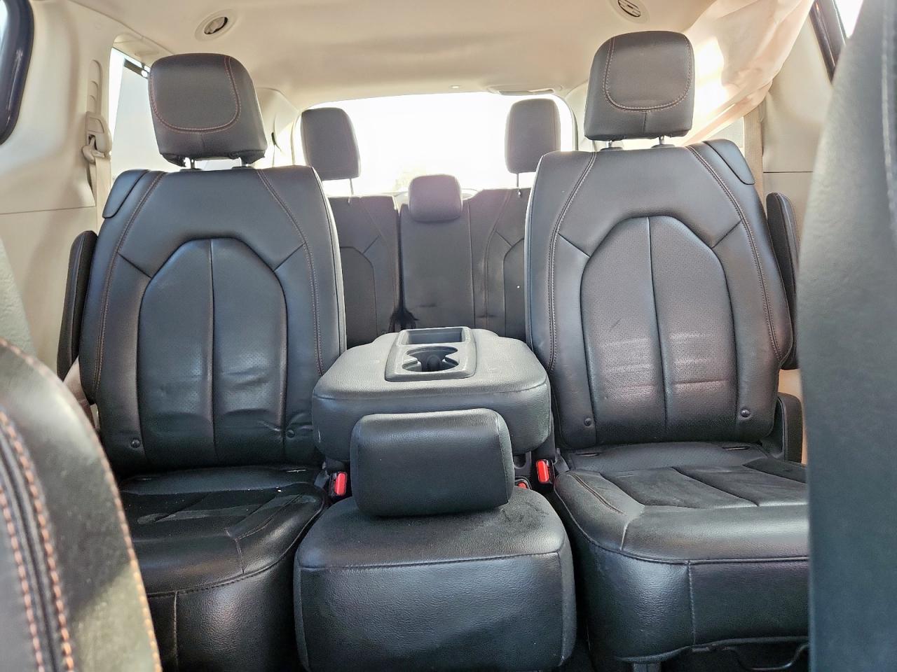 Chrysler Pacifica Touring L Image 8