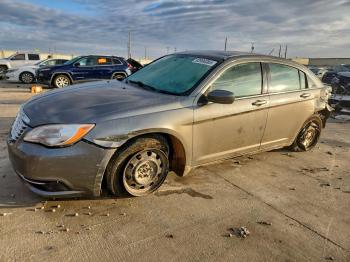  Salvage Chrysler 200