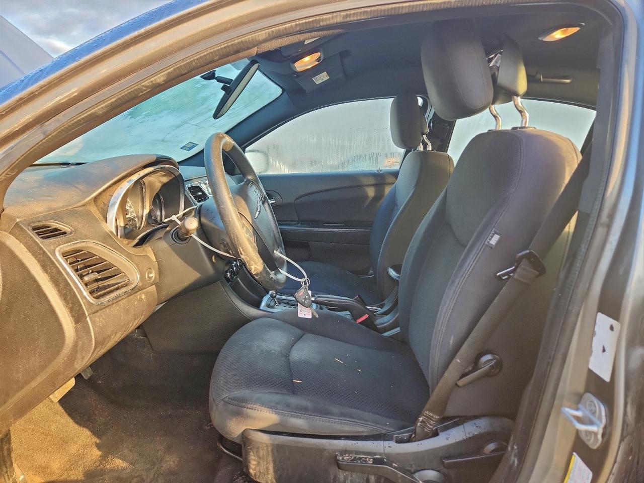 Chrysler 200 Lx Image 4