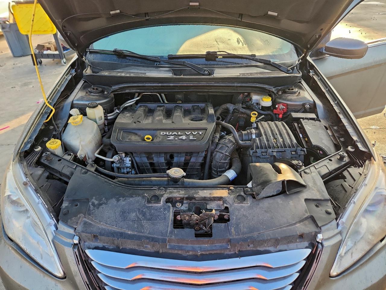 Chrysler 200 Lx Image 12